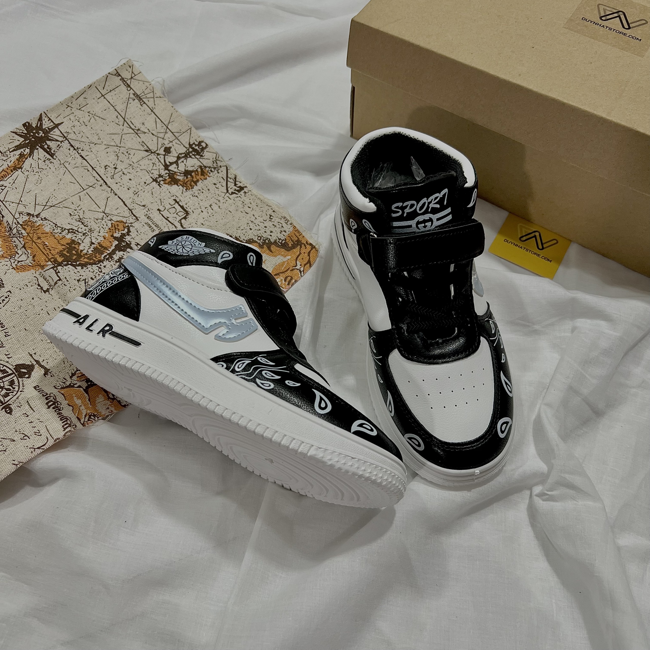 Giày Thể Thao Bé Trai Gái Trắng Đen Cổ Cao Duy Nhật Store Size Lớn Nhiều Màu Bonsai Uzzang Đẹp Đế Cao Êm Sneaker Bata