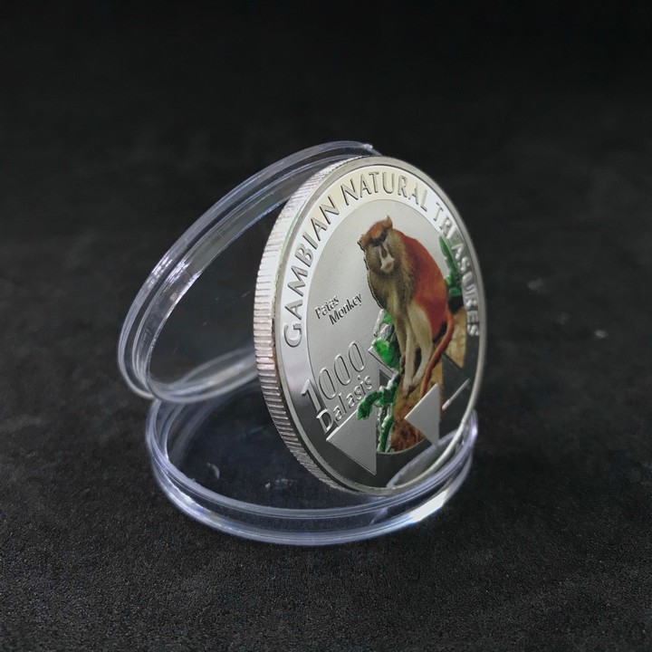 Xu hình con Khỉ Gambia 1000 Dalasis 2015 dùng trưng bày trong nhà, trên bàn sách, khảm thủ công mỹ nghệ, làm quà tặng độc lạ ý nghĩa, kích thước 4cm, màu bạc - TMT Collection - SP005213