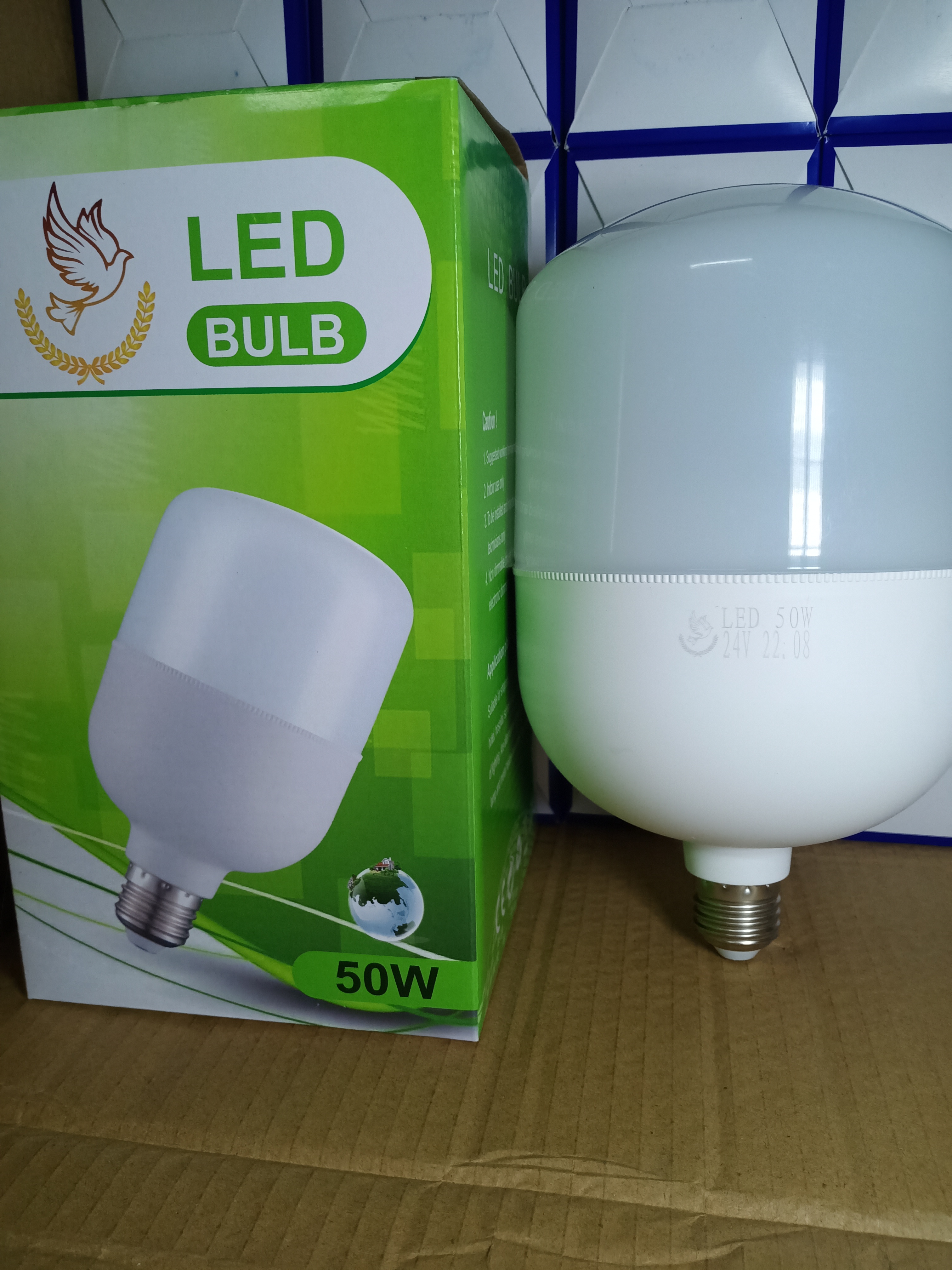Bóng đèn led 50w loại trơn to đường kính 13.5cm tản nhiệt nhôm siêu sáng