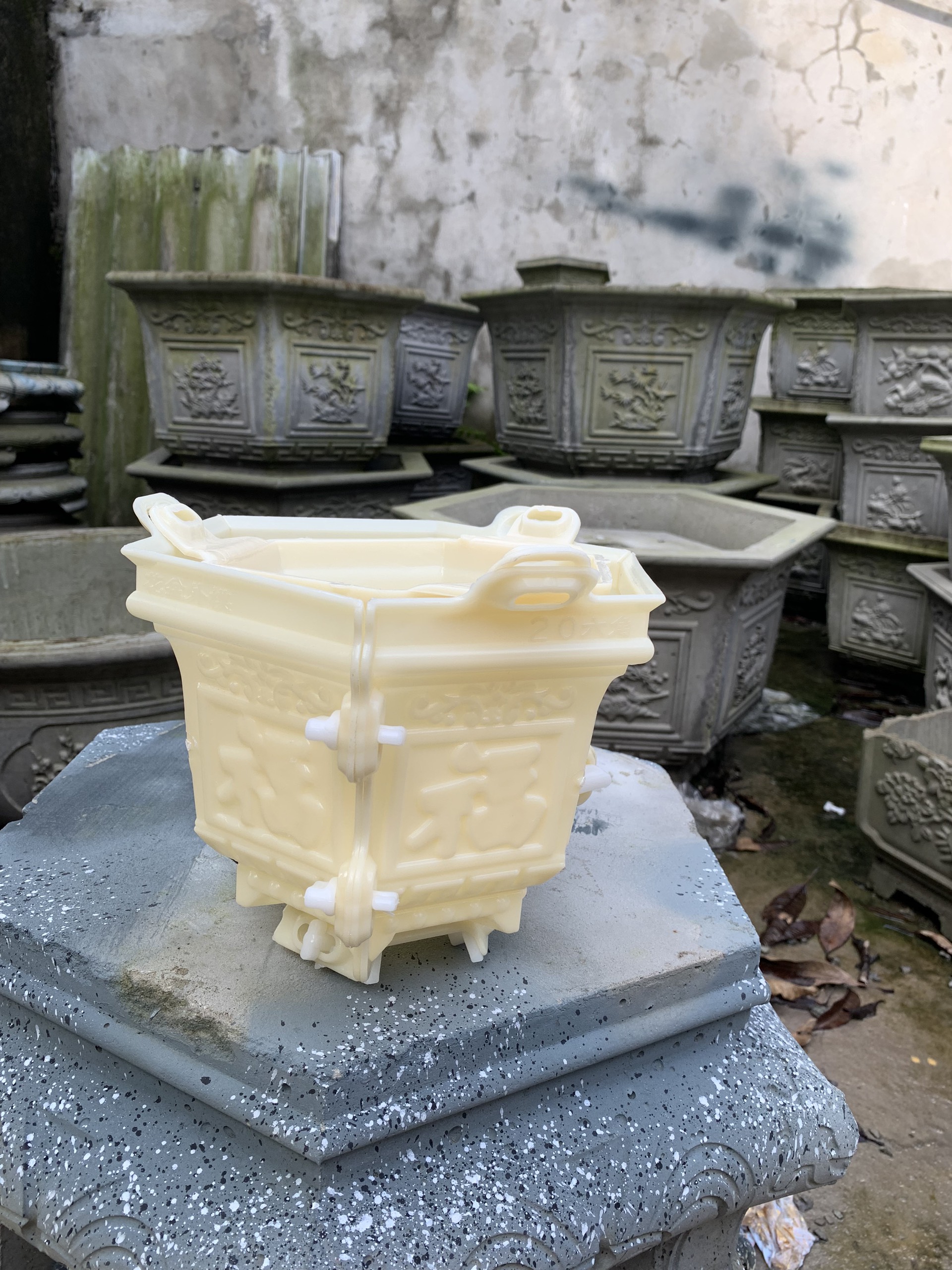 Khuôn chậu lục giác 20cm , khuôn đầy đủ lòng trong, dễ dàng thi công