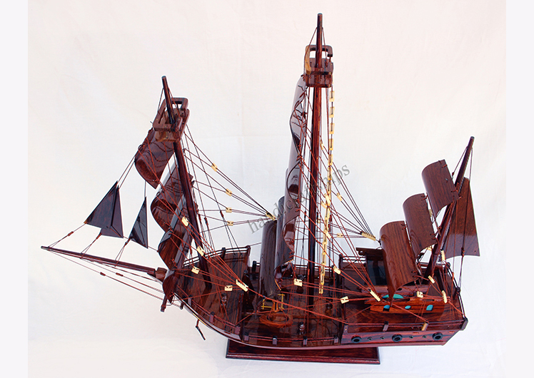 Mô hình thuyền buồm Santa Thái (dài 53cm)