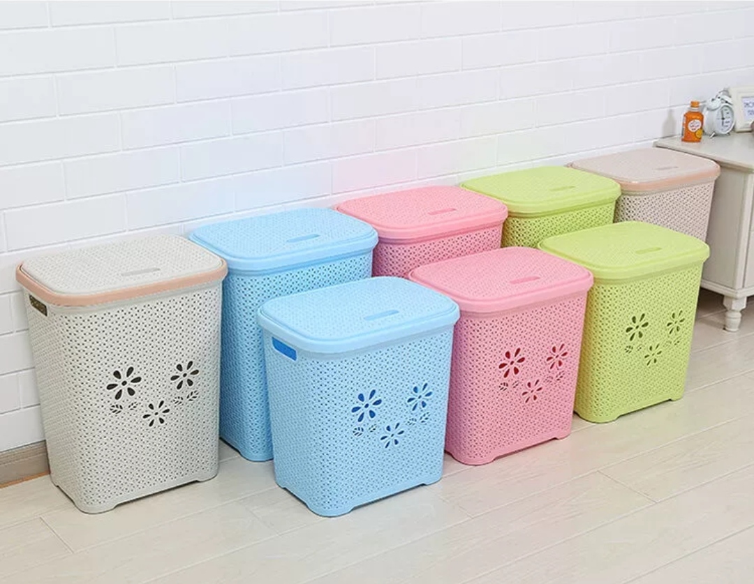 Giỏ nhựa có nắp hoa đựng quần áo