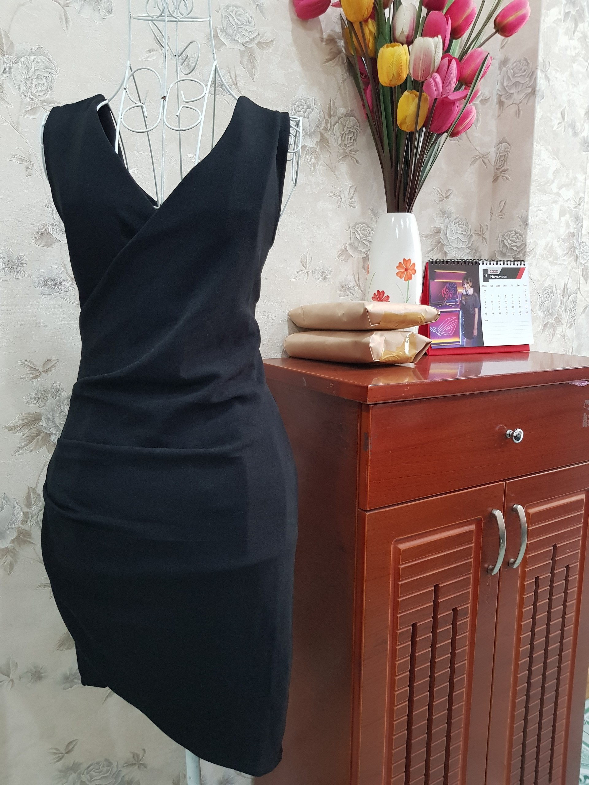 Đầm Ôm Tà Lệch Quyến Rũ chất Cát Hàn dày dặn,co giãn thoáng mát. Thích cho Chị/Em công sở,đi chơi,đi tiệc