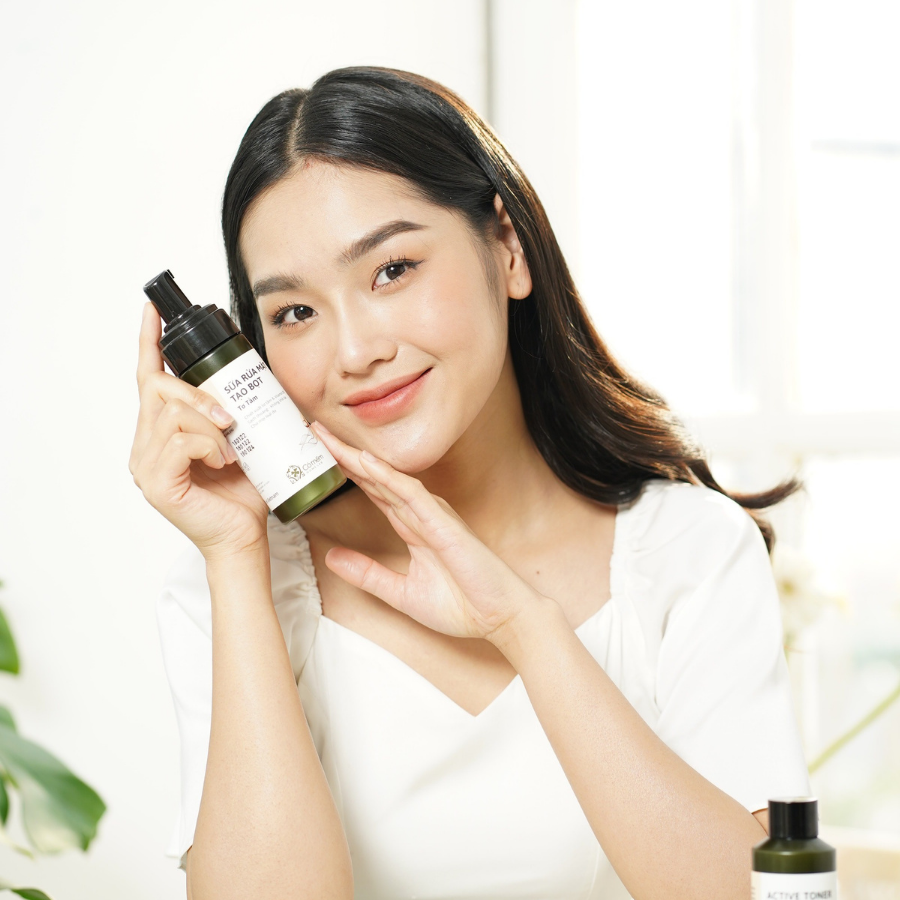 Sữa Rửa Mặt Tạo Bọt Tơ Tằm Sạch Thoáng Không Khô Da Cỏ Mềm 150ml