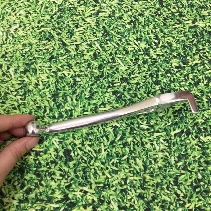 Tay thắng WAVE RS bên phải