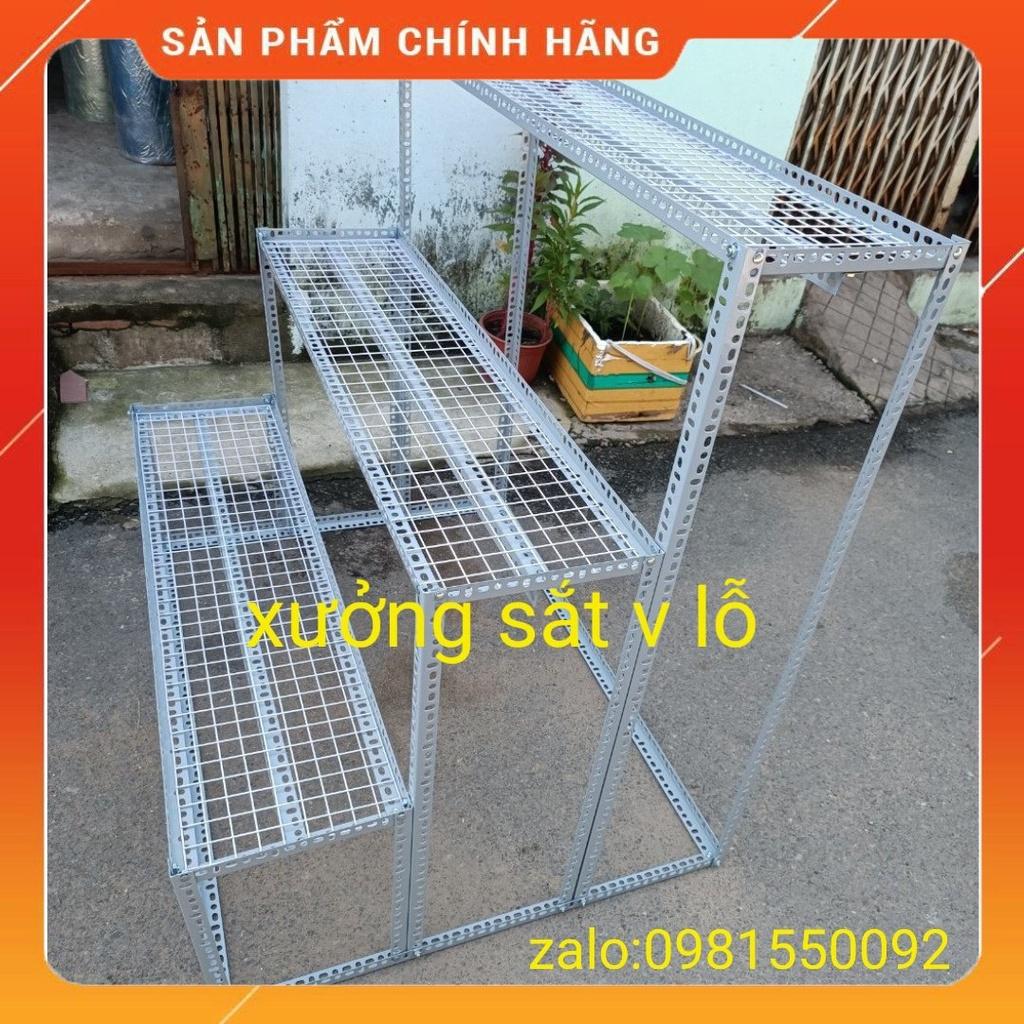 KỆ SẮT V LỖ BẬC THANG 3 BẬC KHUNG V3X3cm VỈ LƯỚI SẮT Ô VUÔNG