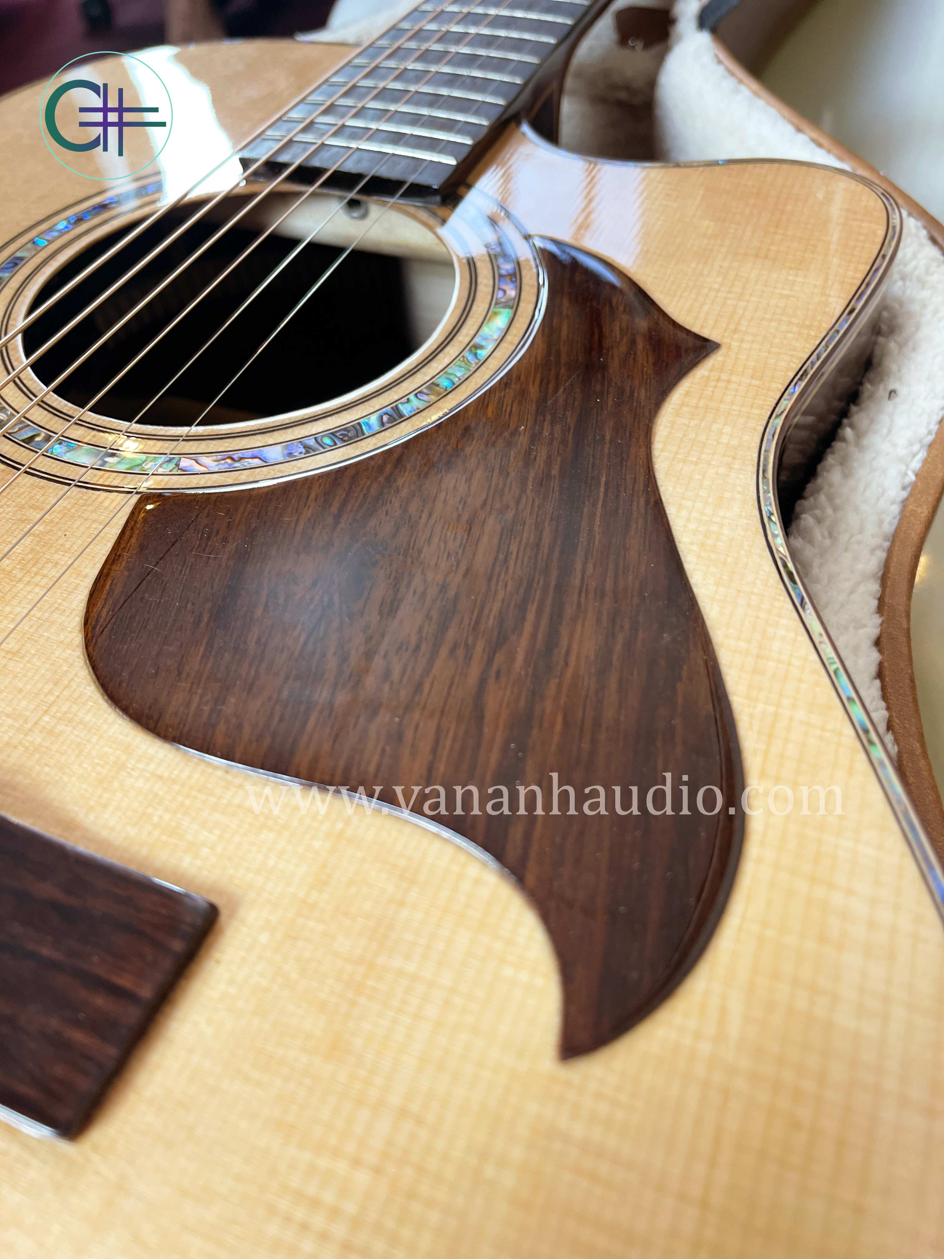 Đàn Guitar Acoustic Custom CL2022 của anh Lê Dũng Sĩ (Khảm trai chữ ký cần đàn)