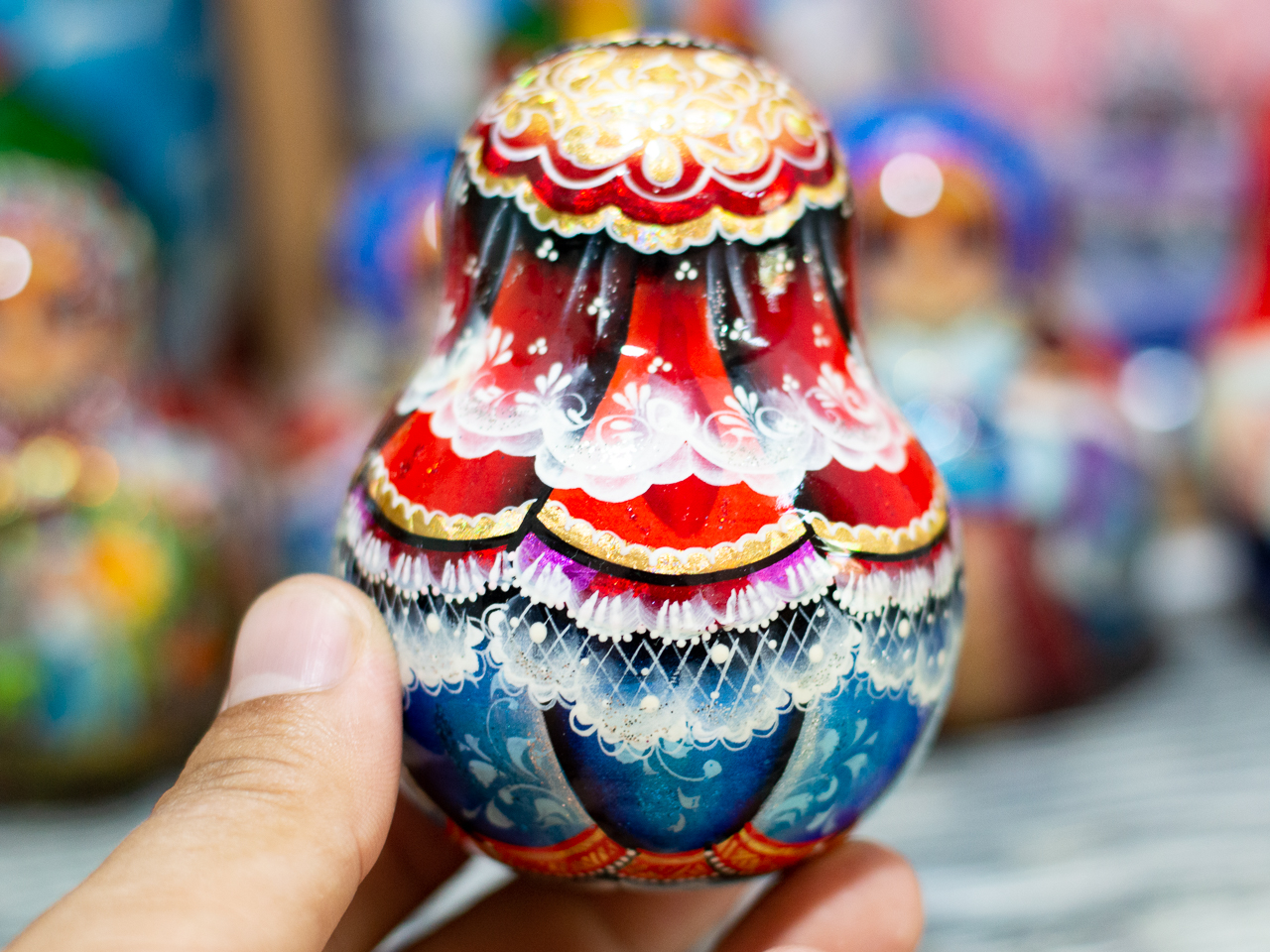 BÚP BÊ LẬT ĐẬT NGA CAO CẤP BẰNG GỖ SIZE 10CM CÓ CHUÔNG VẼ HOA VĂN "CÔNG CHÚA ÔM CHIM SẺ" CỰC ĐẸP VÀ ĐỘC ĐÁO, SANG TRỌNG