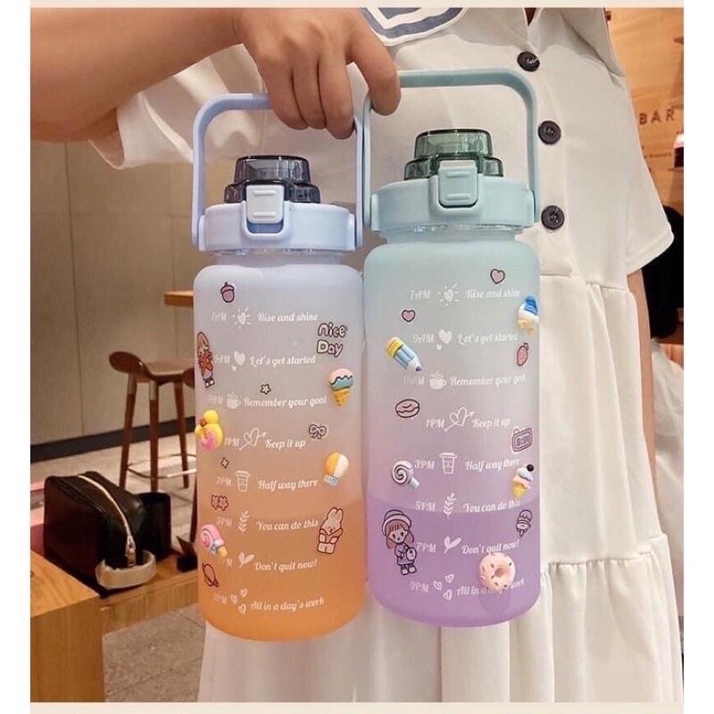 Bình Nước 2 Lít Nhắc nhở uống nước Mỗi Ngày Tiện Lợi An Toàn Cho Sức Khoẻ có miếng dán stick dễ thương