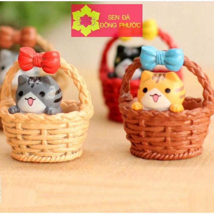 Mèo con trong giỏ - Phụ kiện tiểu cảnh trồng sen đá, xương rồng, cây phong thuỷ