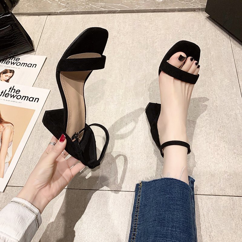 (có sẵn)Giày sandal cao gót big size nữ 40 41 42 quai ngang thời trang màu đen gót vuông mũi vuông cao 7 phân