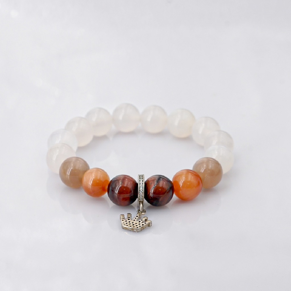 Vòng tay phong thủy Mã Não trắng 10mm + Mắt Hổ + Charm roi