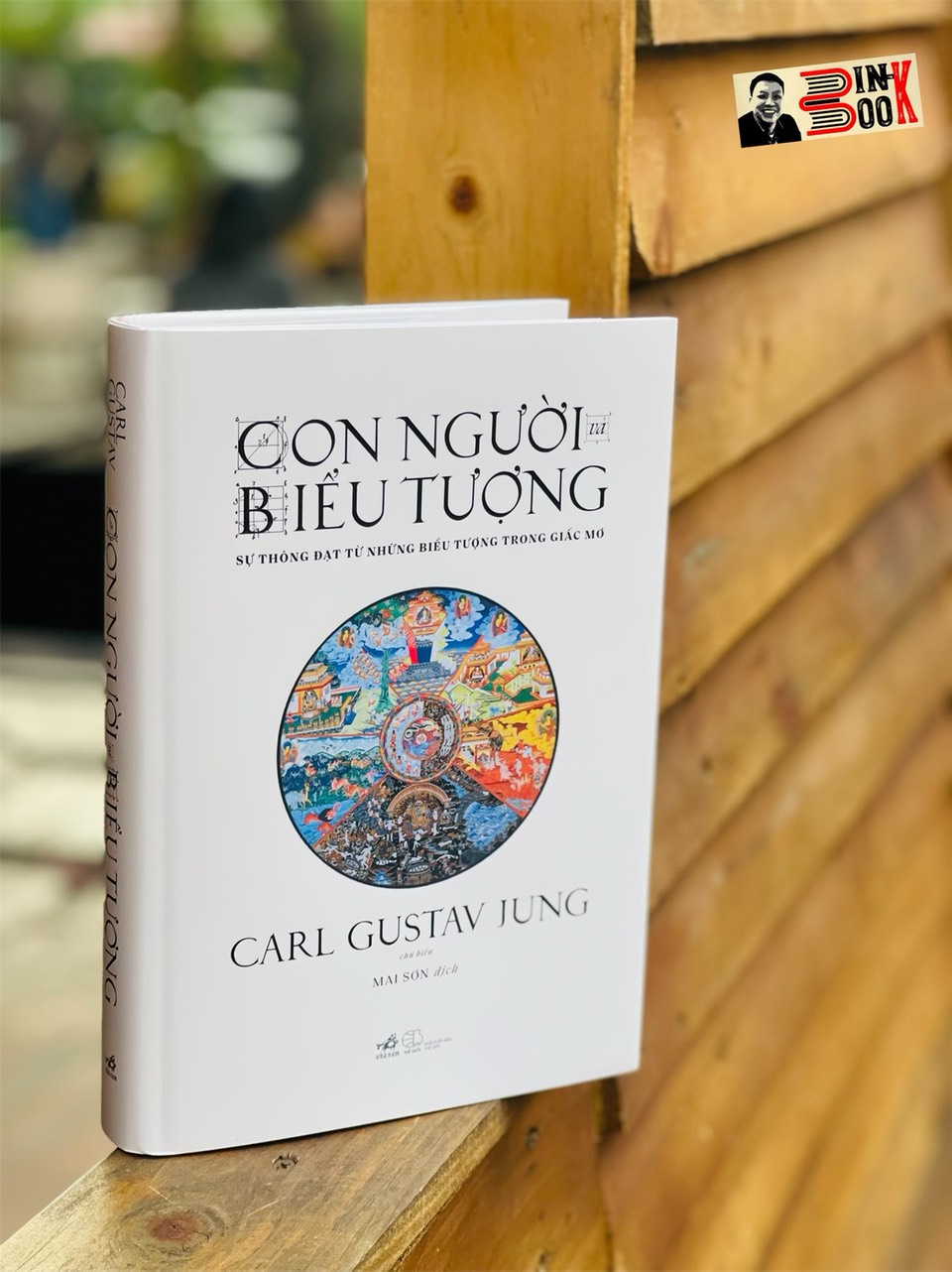 [Bìa cứng, minh họa có màu] CON NGƯỜI VÀ BIỂU TƯỢNG - MAN AND HIS SYMBOLS - Sự thông đạt từ những biểu tượng trong giấc mơ - Carl Gustav Jung (chủ biên) - Mai Sơn dịch – Nhã Nam