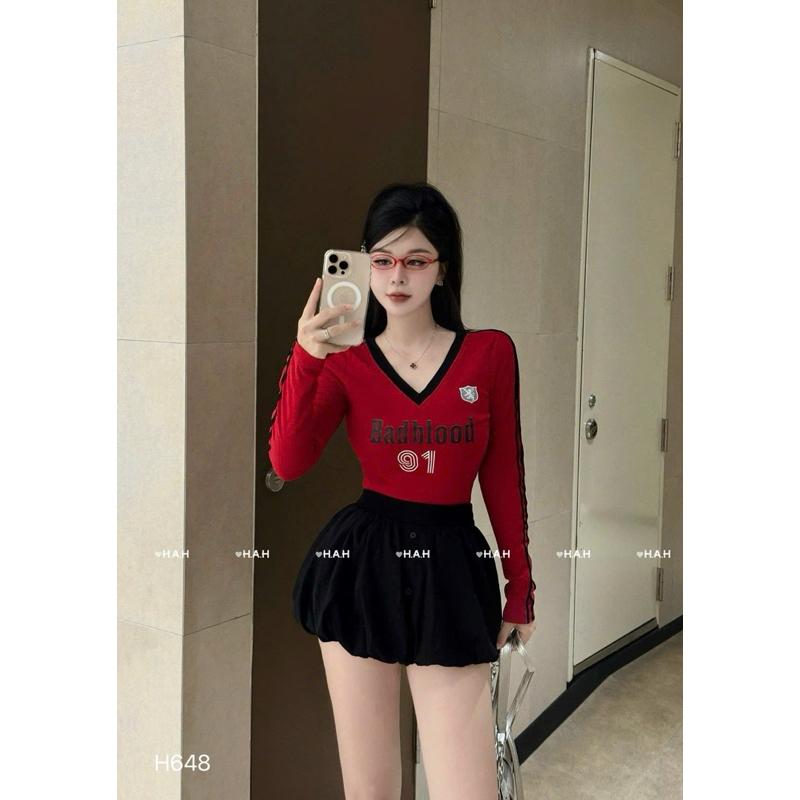 Set áo thun cổ V trẻ trung chân váy bồng xinh xỉu BY JOLIE - Đen