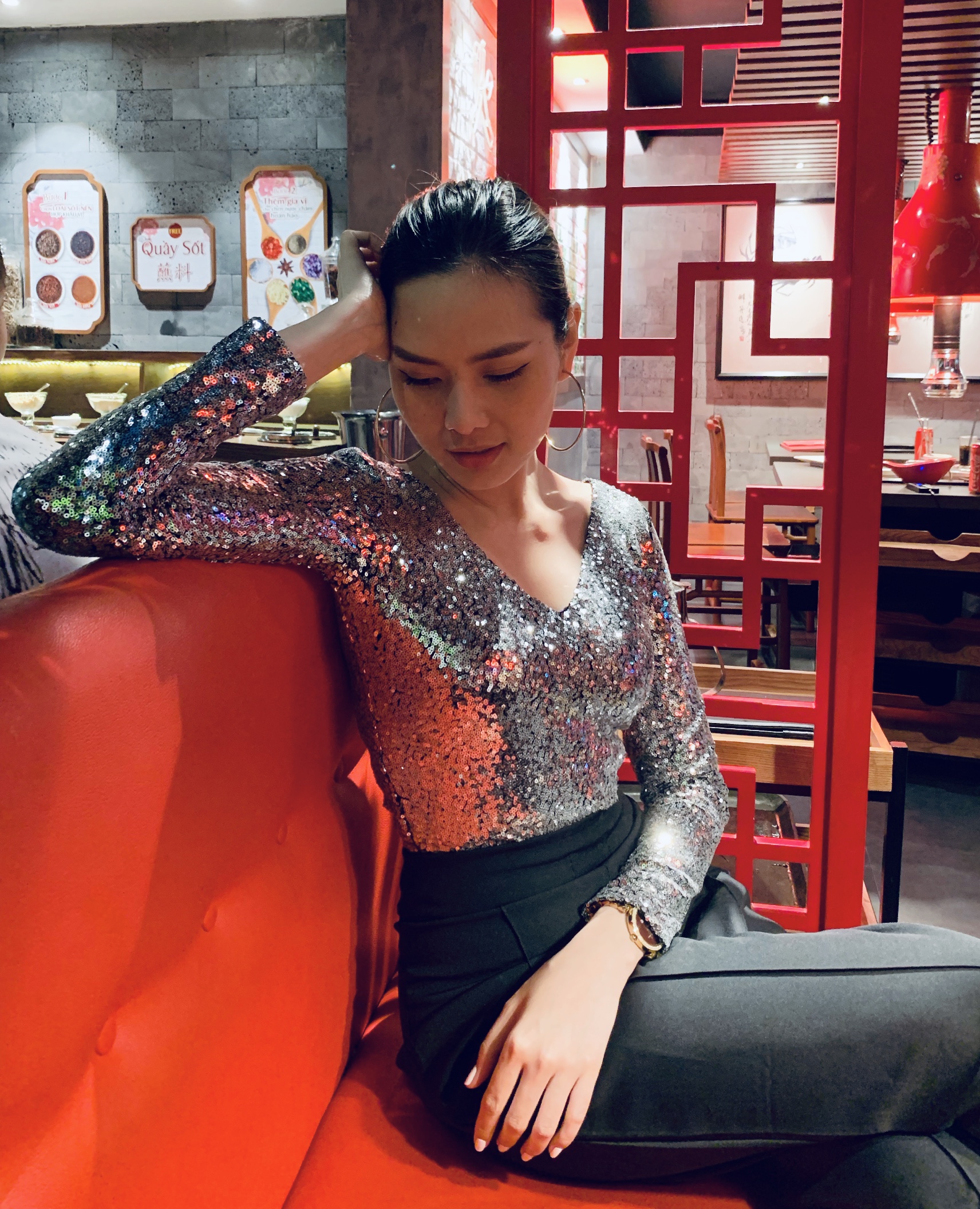 ÁO KIM TUYẾN CỔ V COBAE- LẤP LÁNH- NỔI BẬT