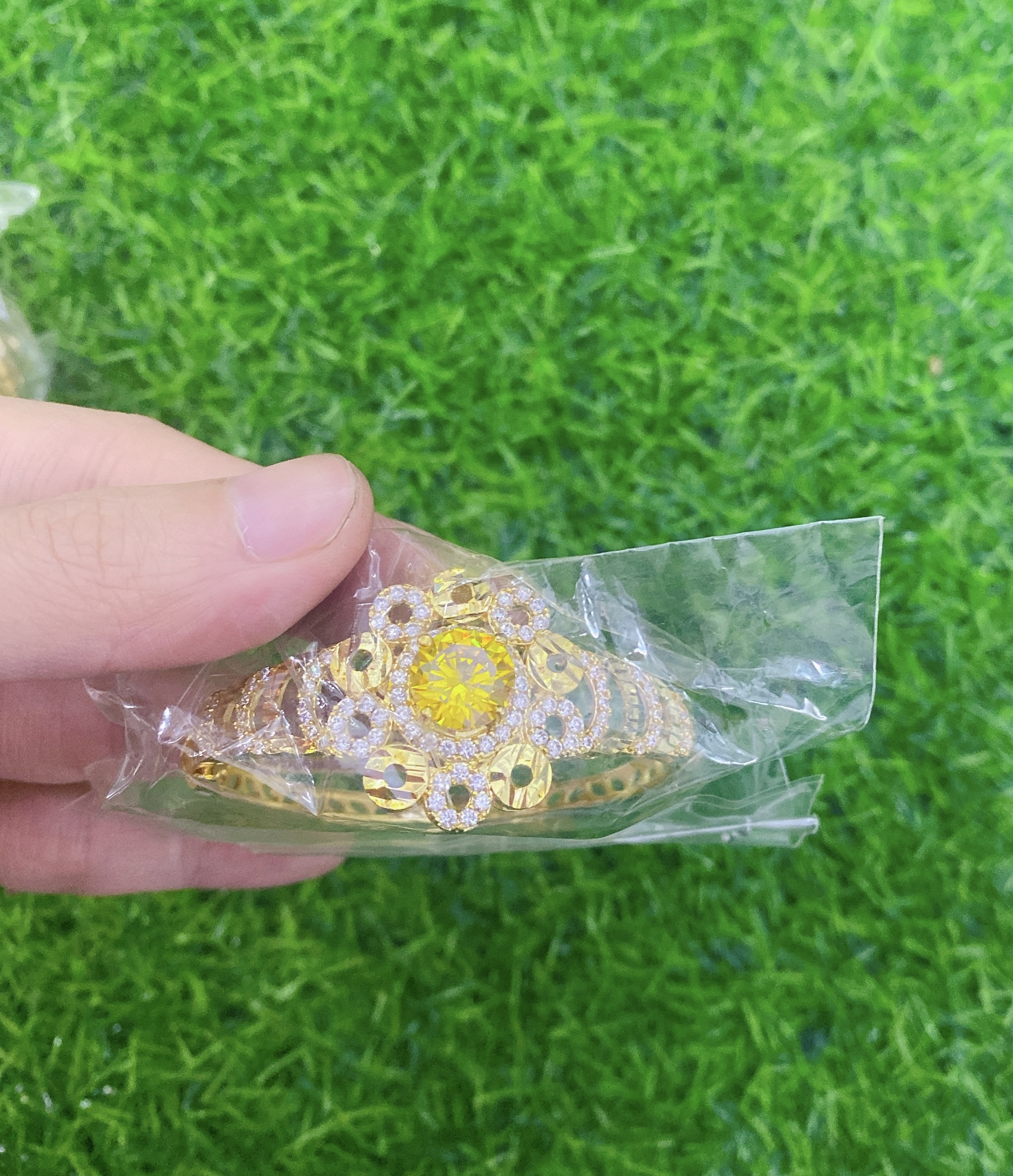 Vòng Tay Nữ Kiềng To Khắc Hoa Văn/ Trái Tim,Chất Liệu Tốt Hàng Cao Cấp Thiết Kế Đẹp