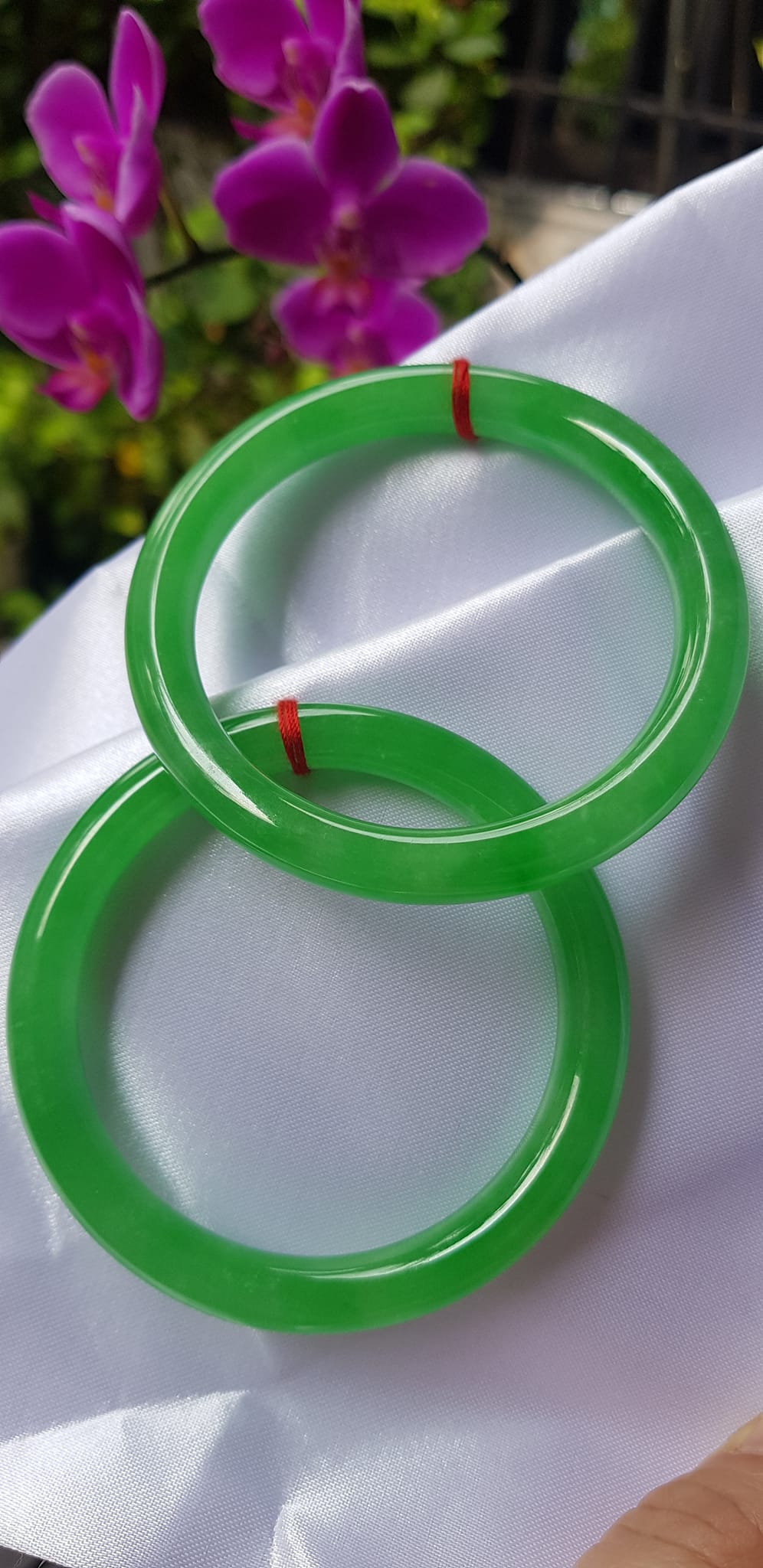 Vòng tay nữ đá cẩm thạch tự nhiên Ngọc Lý Đẹp 54mm x cọng 8mm Màu Xanh Lý tươi sáng bóng mượt đẹp Nữ 53kg - 60kg đeo Vòng hợp nữ mệnh Mộc mệnh Hỏa mệnh Thủy ạ