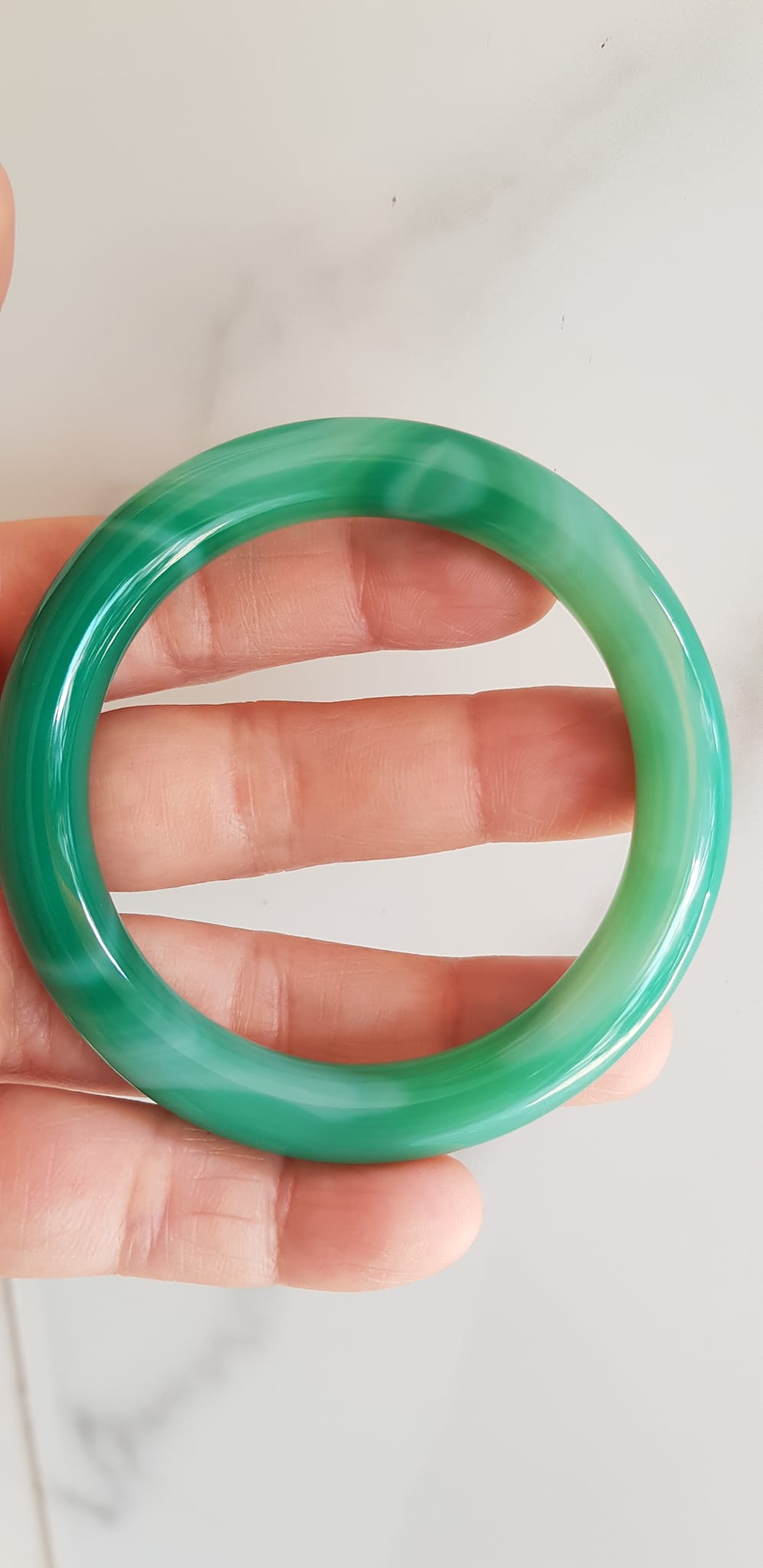 Vòng tay đá mã não xanh vân sọc trắng nhẹ mới Ni 53mm x cọng 9mm Vòng màu xanh ngọc đậm đều vân sọc đẹp ạ Nữ 52kg - 58kg đeo mệnh Mộc hỏa thủy ạ