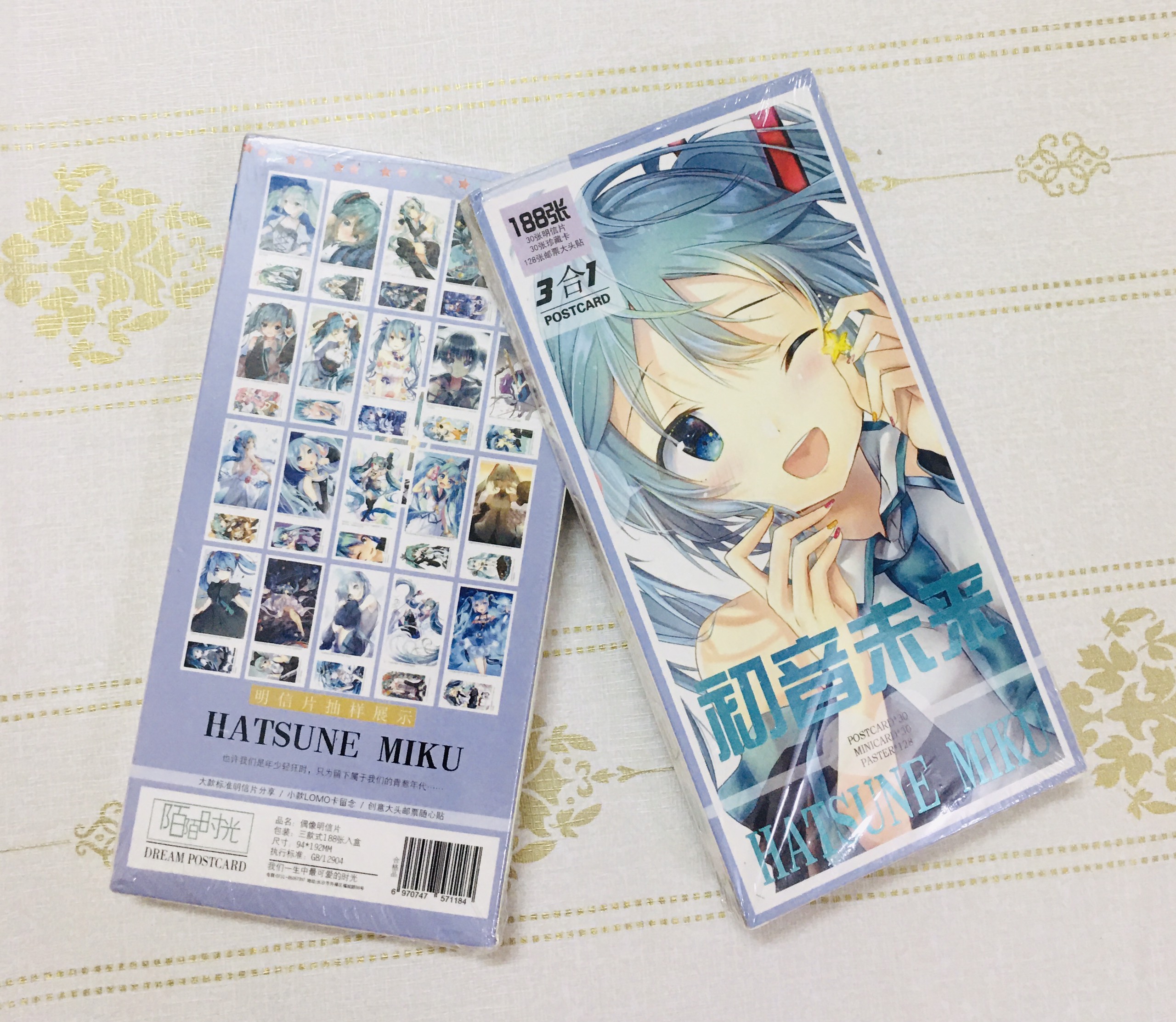 Postcard Hatsune Miku hộp ảnh 188 ảnh to nhỏ ( mẫu ngẫu nhiên )