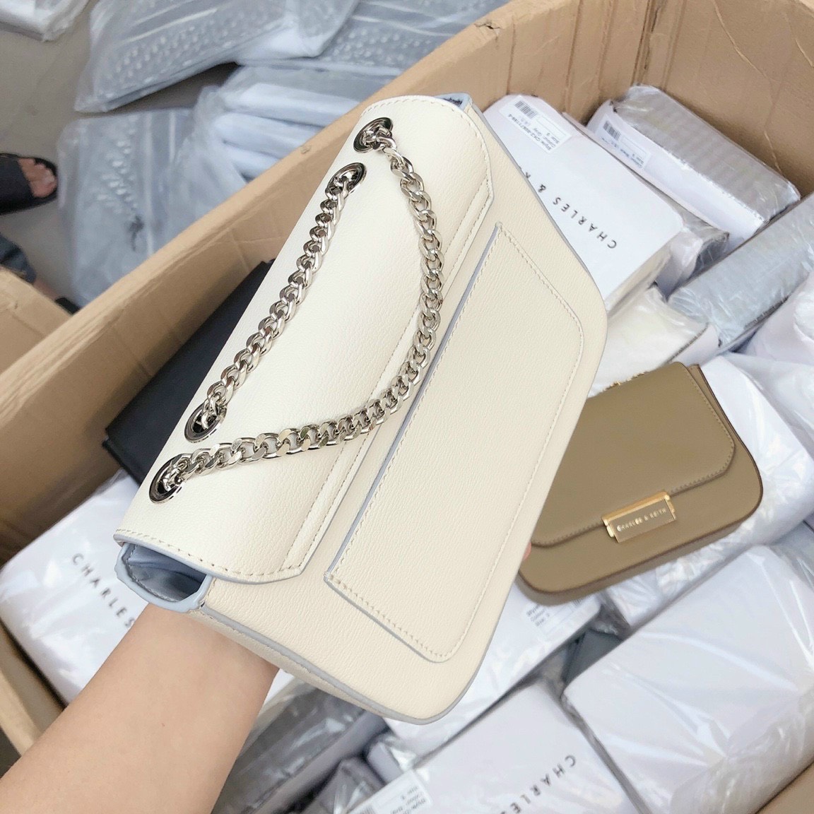 Túi xinh đeo bên hay đeo chéo thời trang sang chảnh