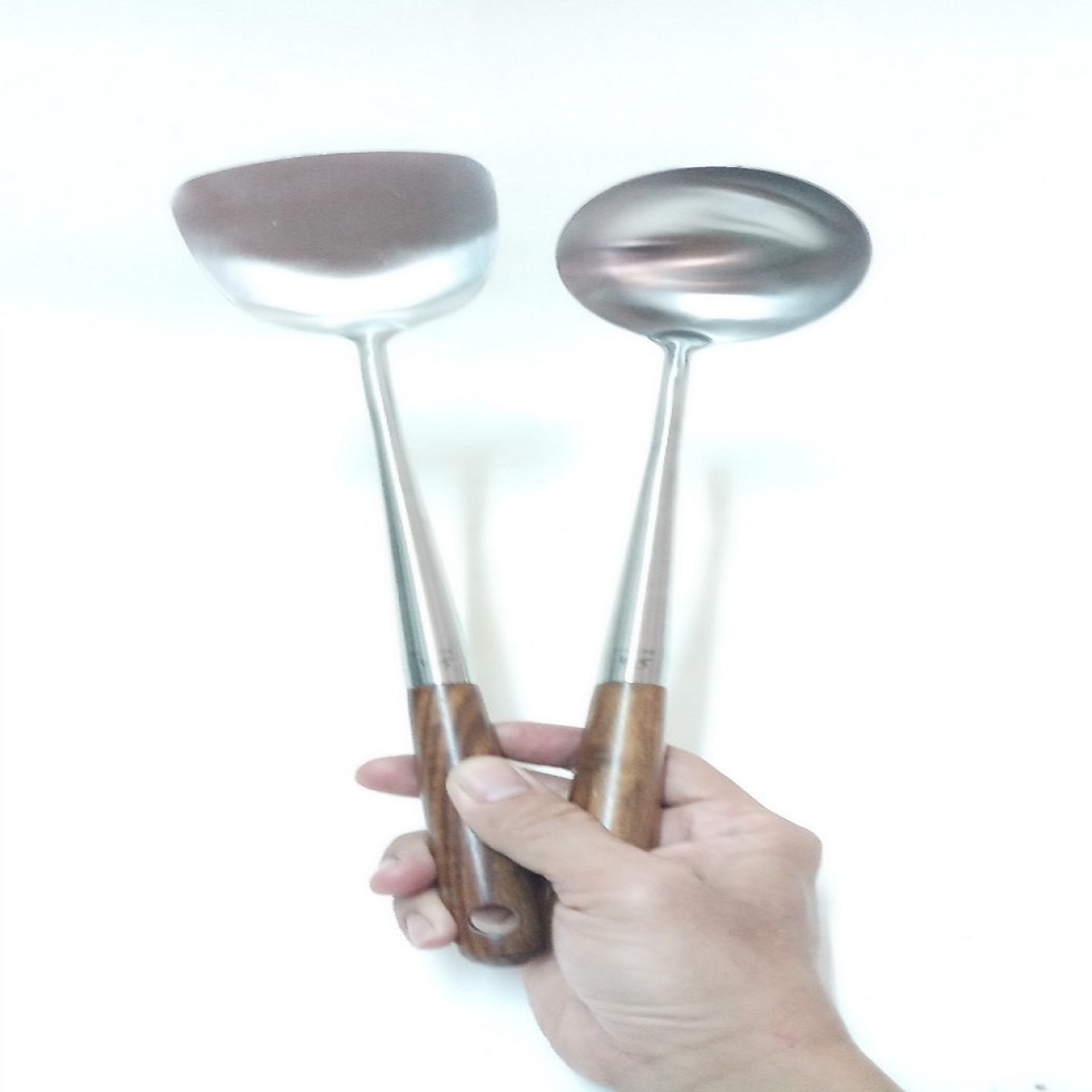 COMBO 1 VÁ XÀO+1 SẠN LẬT INOX 304 CÁN GỖ.