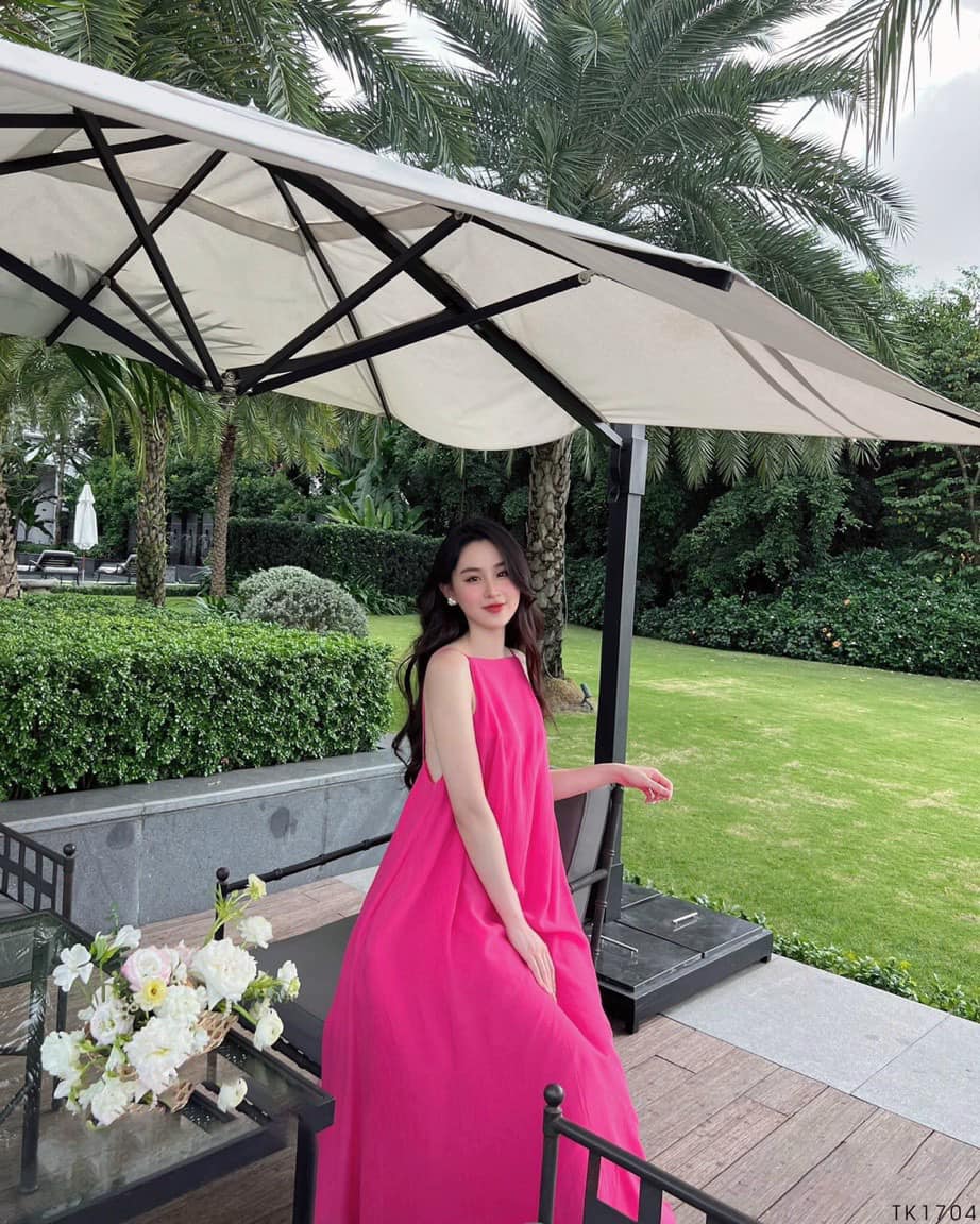 Đầm maxi hai dây hở lưng bo chun giúp giữ form đầm