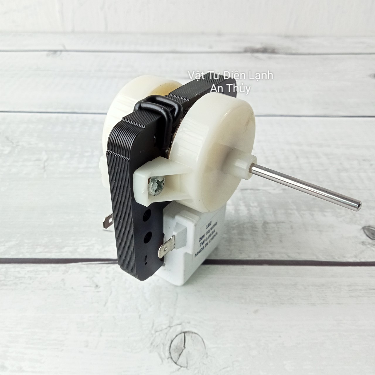 Quạt Tủ Lạnh SANYO DC 220V Mỏng 182
