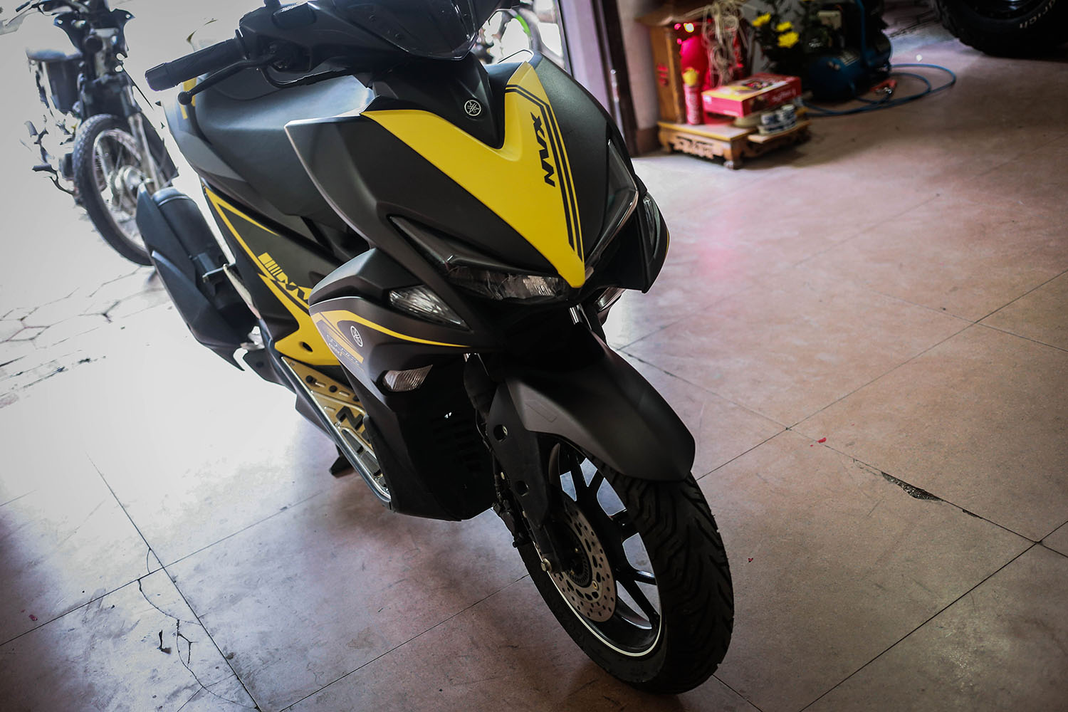 Tem trùm NVX Black Yellow