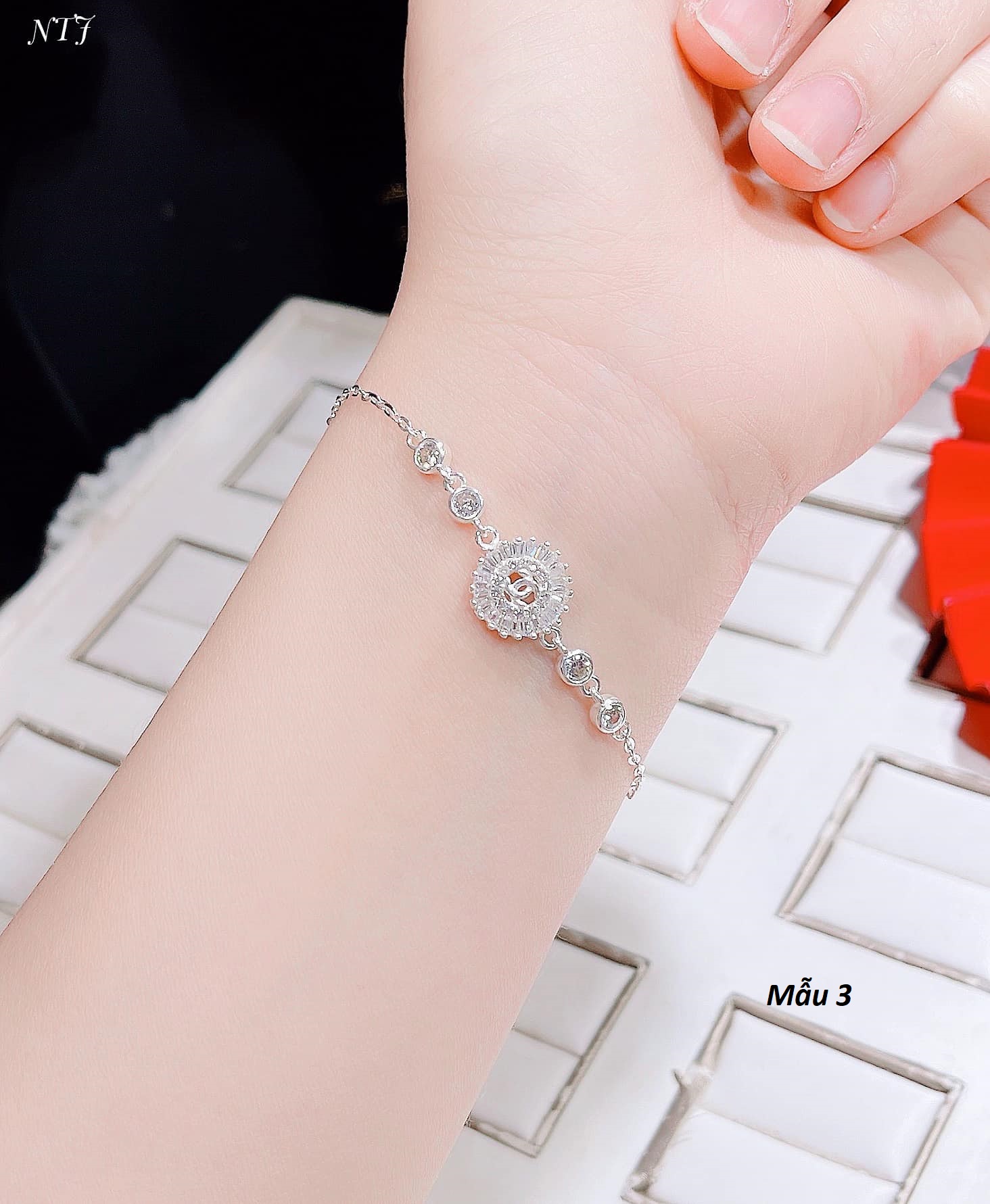 Lắc tay nữ thời trang chất liệu bằng bạc s925 MS085t