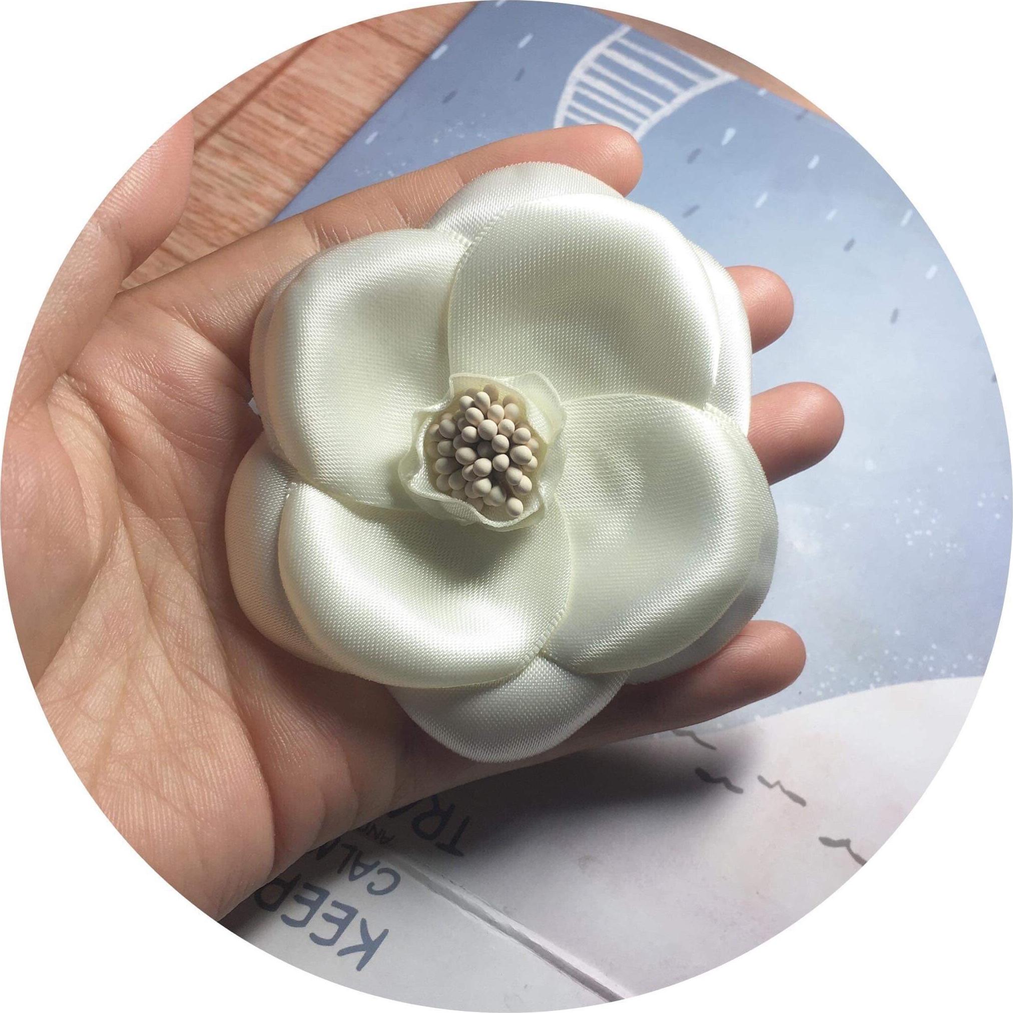 Hoa cài áo Handmade Vải lụa Hoa Trà - màu trắng (White Camellia)