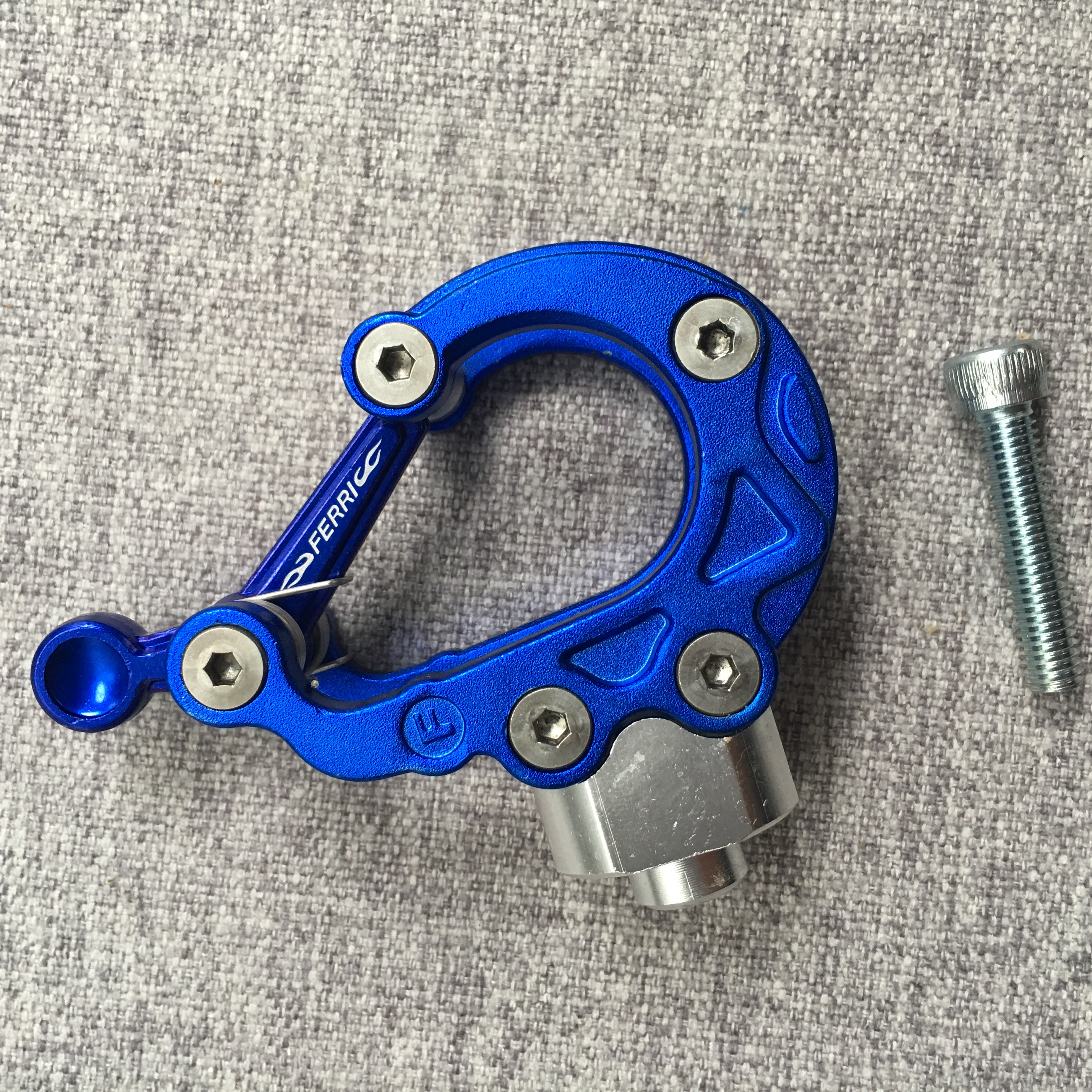 Móc treo xe kiểu dáng thể thao bằng nhôm CNC cao cấp