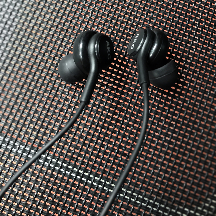Tai nghe cao cấp cho S10 Plus (2019), tặng kèm 4 nút tai phụ tiện lợi