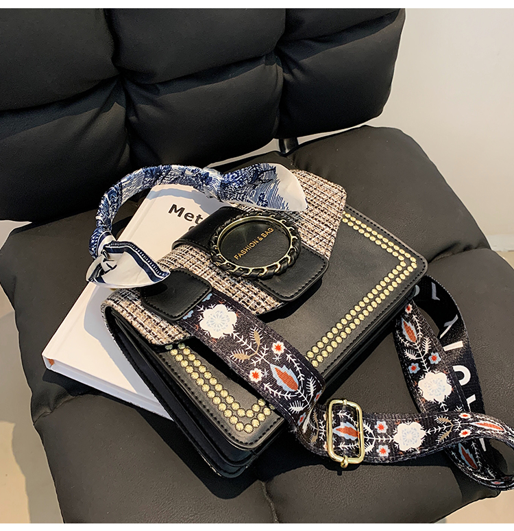 Túi đeo chéo dây họa tiết kèm khăn lụa thời trang