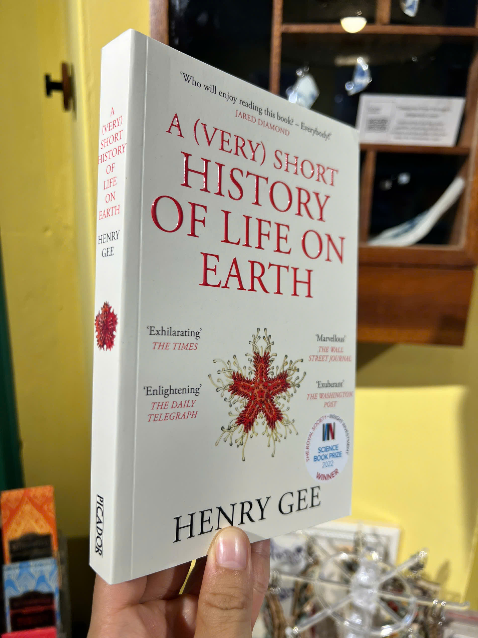 Sách - A (Very) Short History of Life On Earth by Henry Gee | Science / Natural History / Ngoại văn