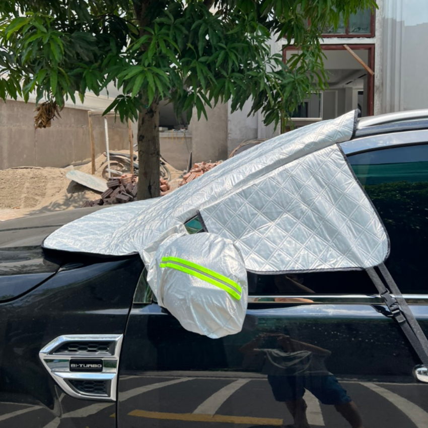 Tấm bạt che chắn nắng kính lái, hông xe và gương chiếu hậu xe ô tô 4 lớp phản quang tráng nhôm cách nhiệt