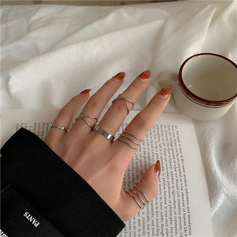 Bộ nhẫn kim loại thiết kế đơn giản thanh lịch