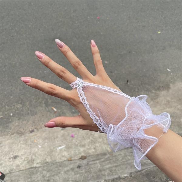 Găng tay xỏ ngón màu trắng