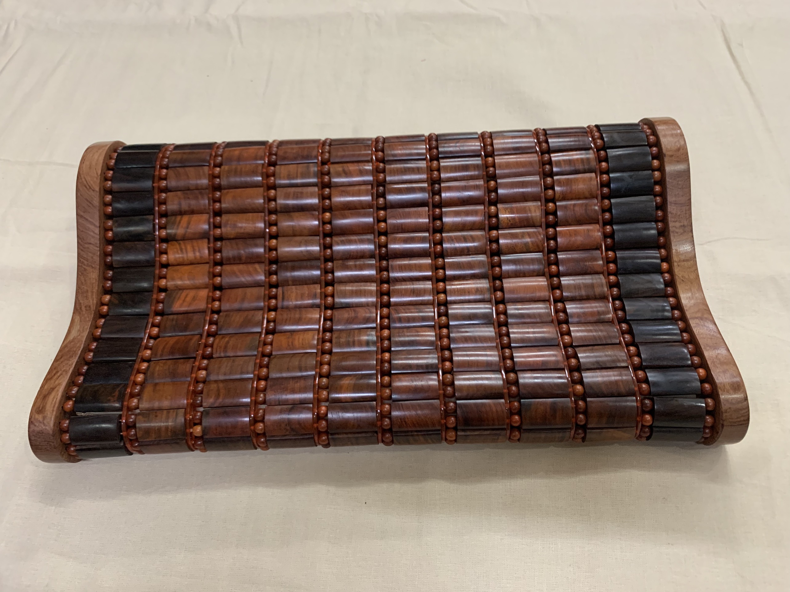 Gối Công Thái Học - Gối Hạt Gỗ Trắc Kích thước 36cmx24cmx8cm/4cm