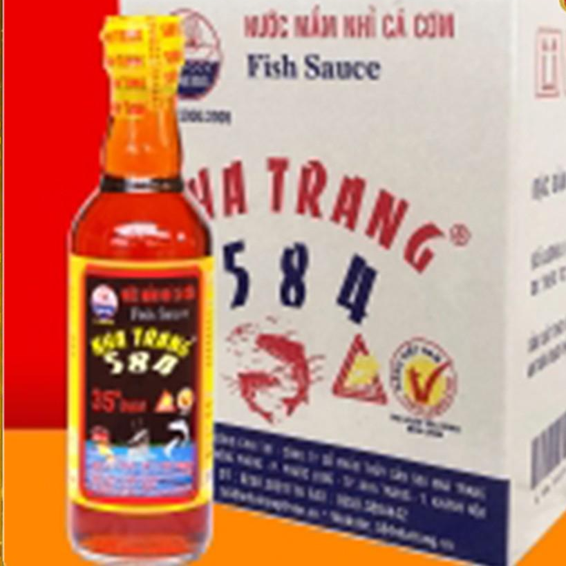 Thùng 6 chai Nước mắm Nhỉ Cá cơm 35 độ đạm- 584 Nha Trang- Chai PET - Chai 500ml, Date luôn mới nhất.