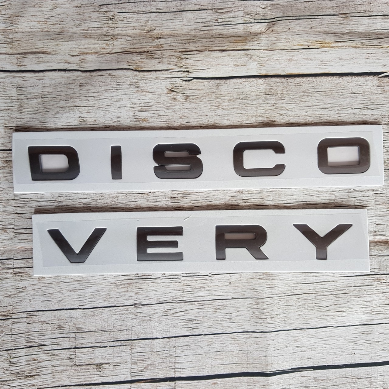 Tem DISCOVERY chữ nổi dán trang trí nắp CAPO ô tô