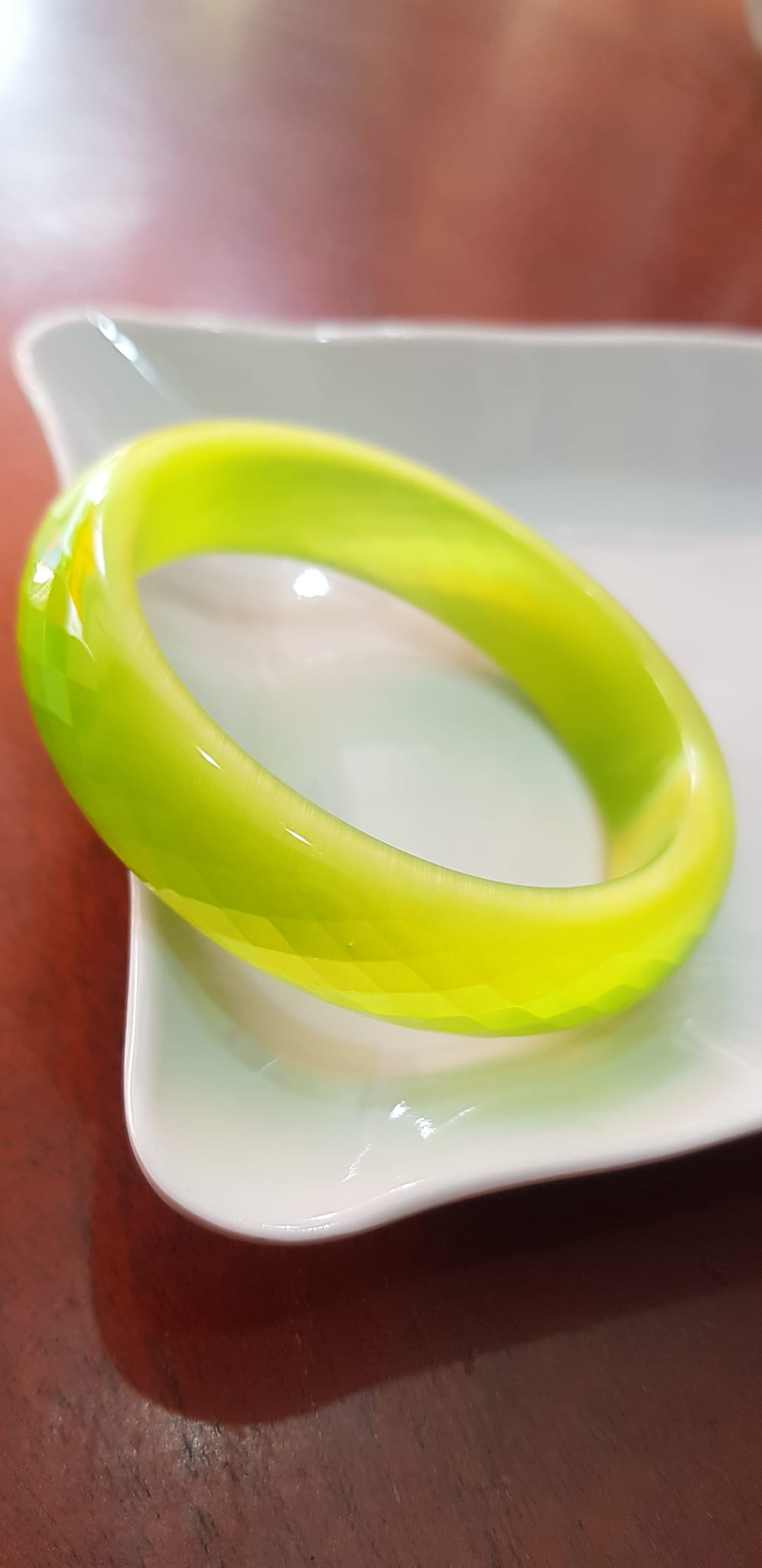 Vòng tay bản hẹ đá mắt mèo giác xanh đợt chuối tươi sáng mới đẹp lạ vòng Ni 55mm x Cao 15mm x dầy 7mm nữ mệnh mộc mệnh hoả 52kg - 56kg đeo rẻ đẹp