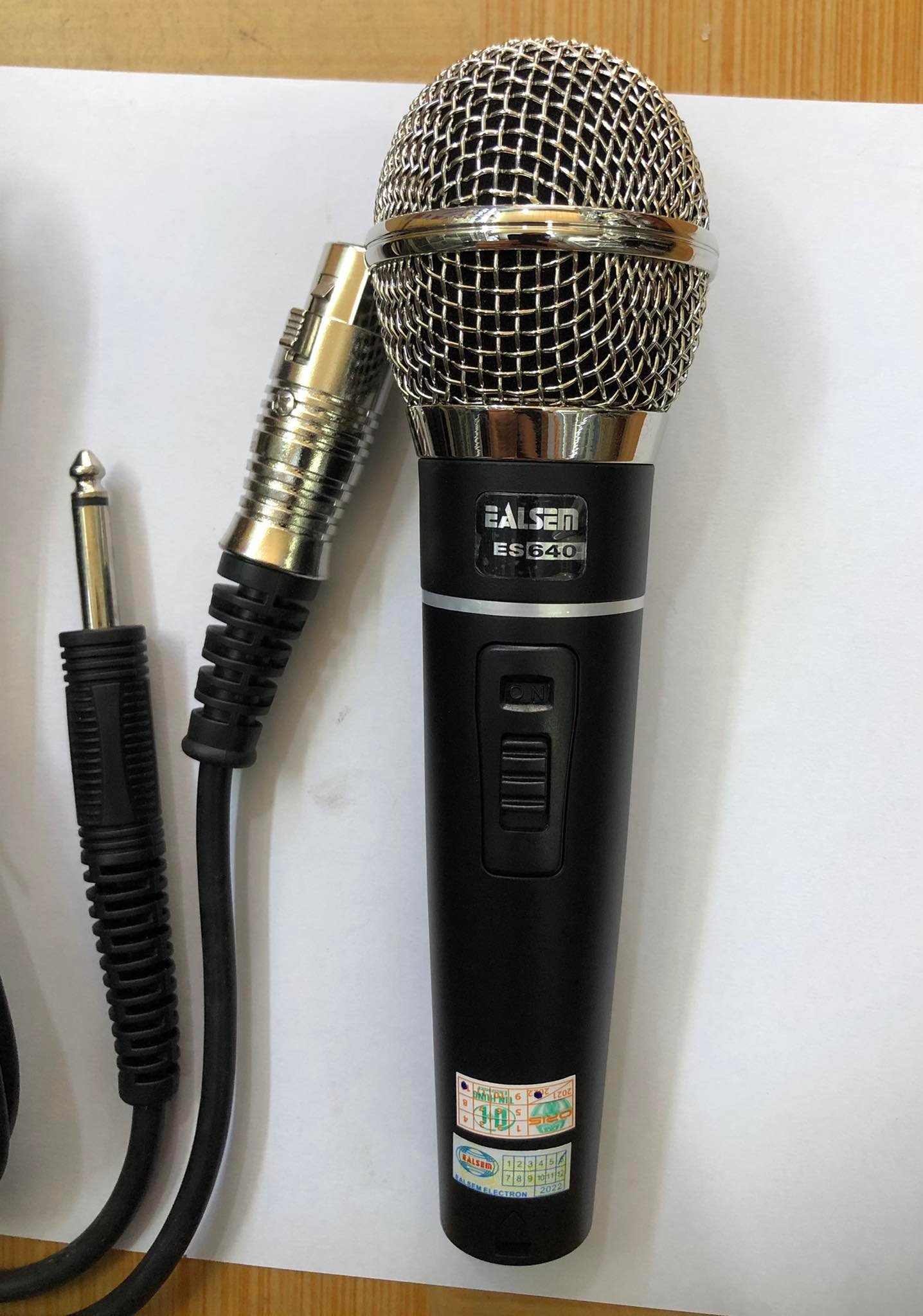 Micro Karaoke Có Dây Ealsem ES-640 hàng chính hãng,mic kim loại,hát cực hay,kiểu dáng rất sang trọng- hàng chính hãng