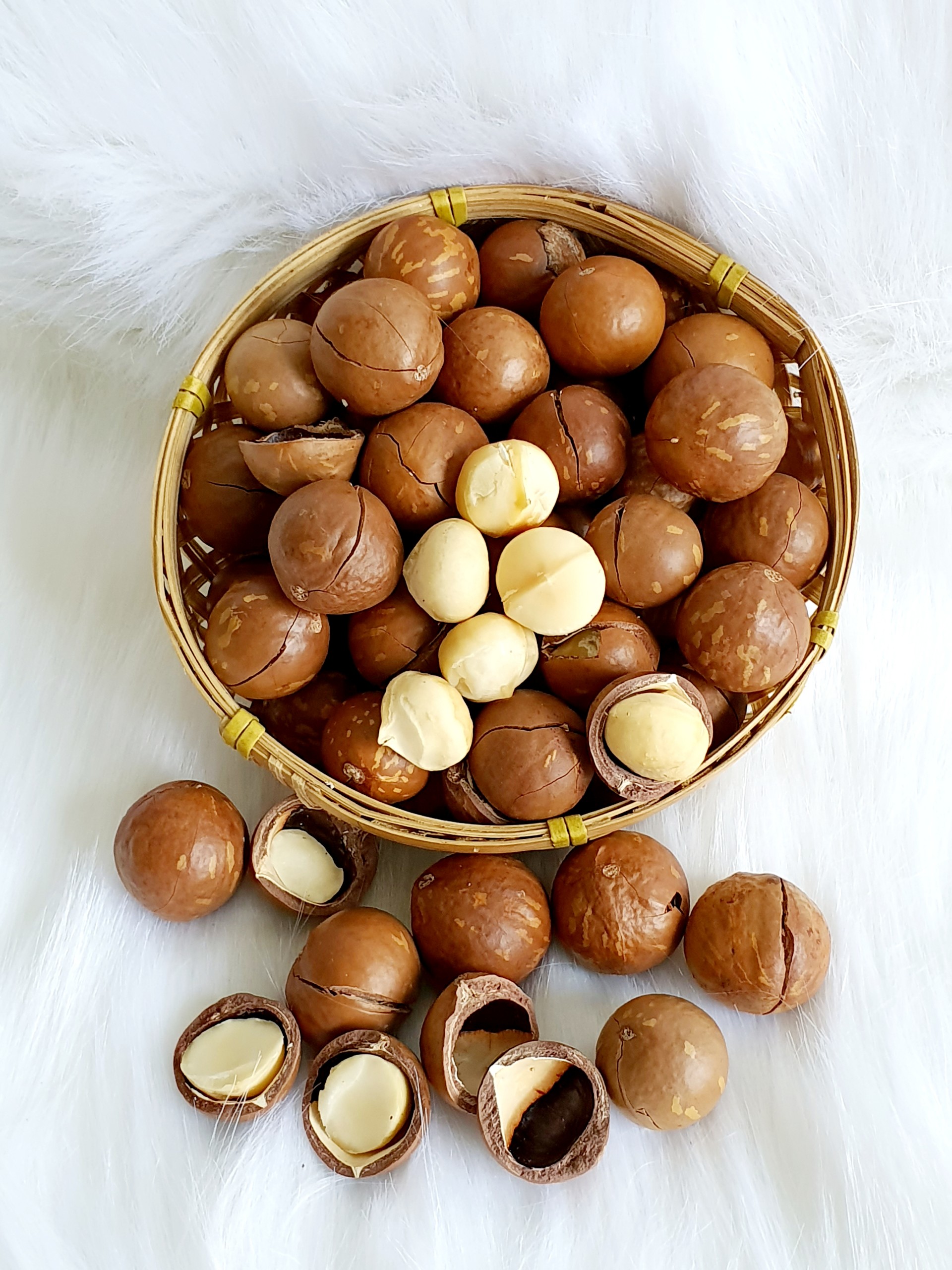Hạt mắc ca sấy nứt vỏ thơm ngon - hộp 250gr