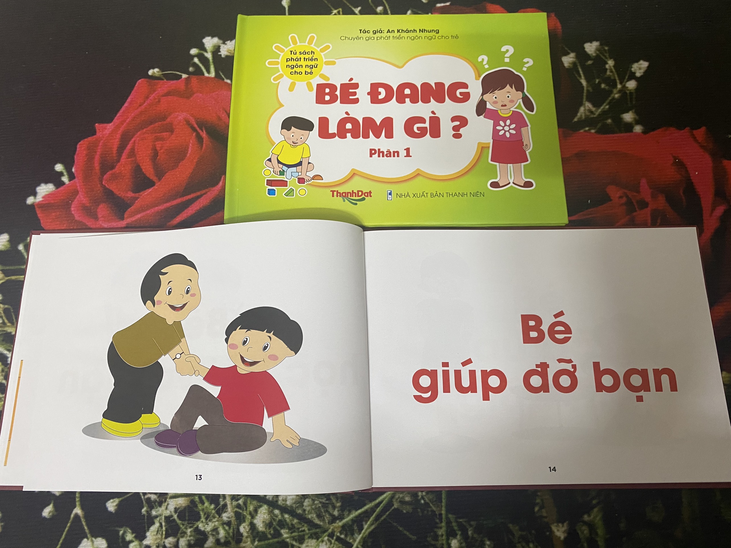 Bé Đang Làm Gì