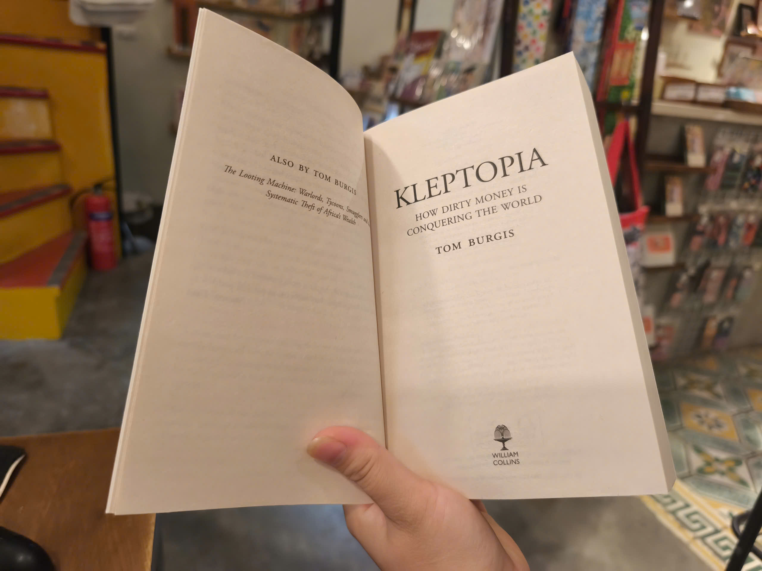 Sách - Kleptopia : How Dirty Money is Conquering the World by Tom Burgis - Sách ngoại văn UK