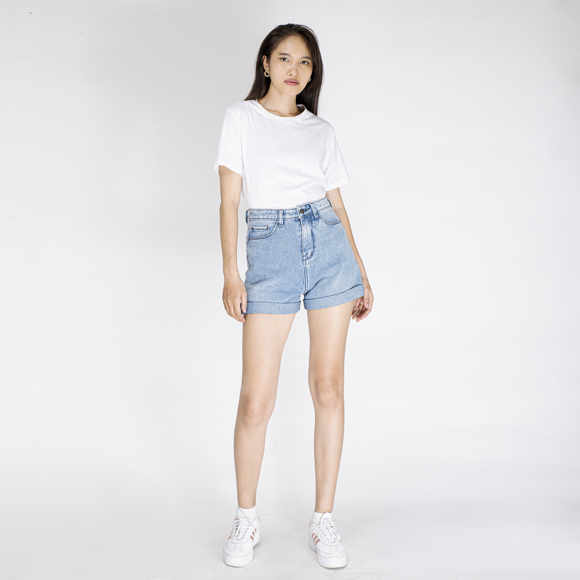 Quần short màu xanh biển lật line Aaa Jeans