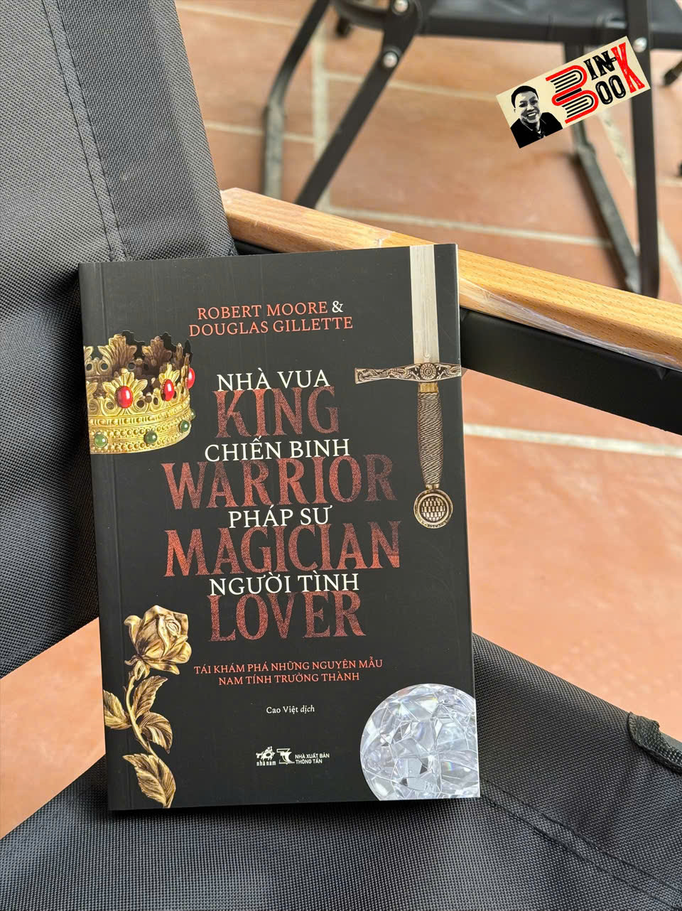 NHÀ VUA, CHIẾN BINH, PHÁP SƯ, NGƯỜI TÌNH – Robert Moore, Douglas Gillette – Cao Việt dịch – Nhã Nam – NXB Thông Tấn