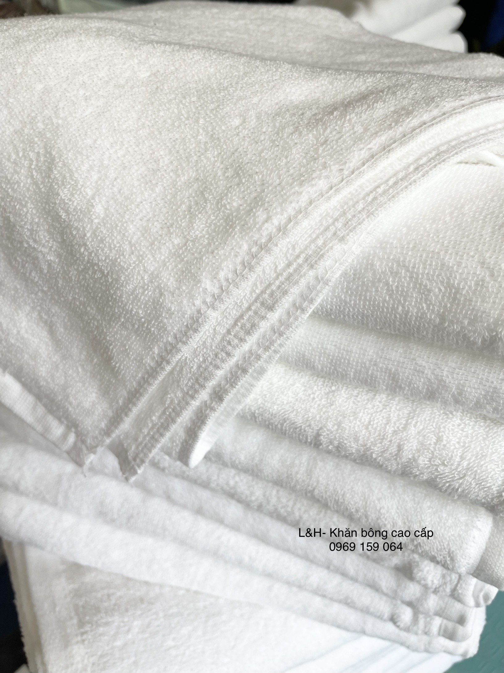 Khăn tắm trắng khách sạn, resort kt 70x140cm, nặng 380g