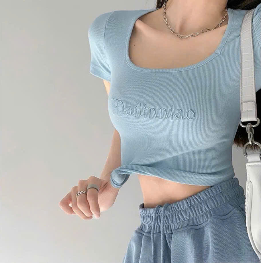 Áo croptop nữ cổ vuông 2N Unisex thêu chữ Mailinniao màu xanh dương