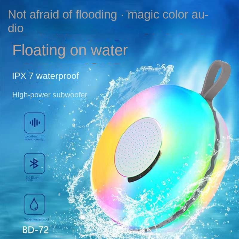 Màu sắc bể bơi ánh sáng ánh sáng di động loa bluetooth âm nhạc không thấm nước nổi HD âm thanh nổi không dây bồn tắm hồ bơi màu